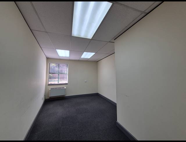 175M² OFFICE TO LET IN DUNKELD WEST